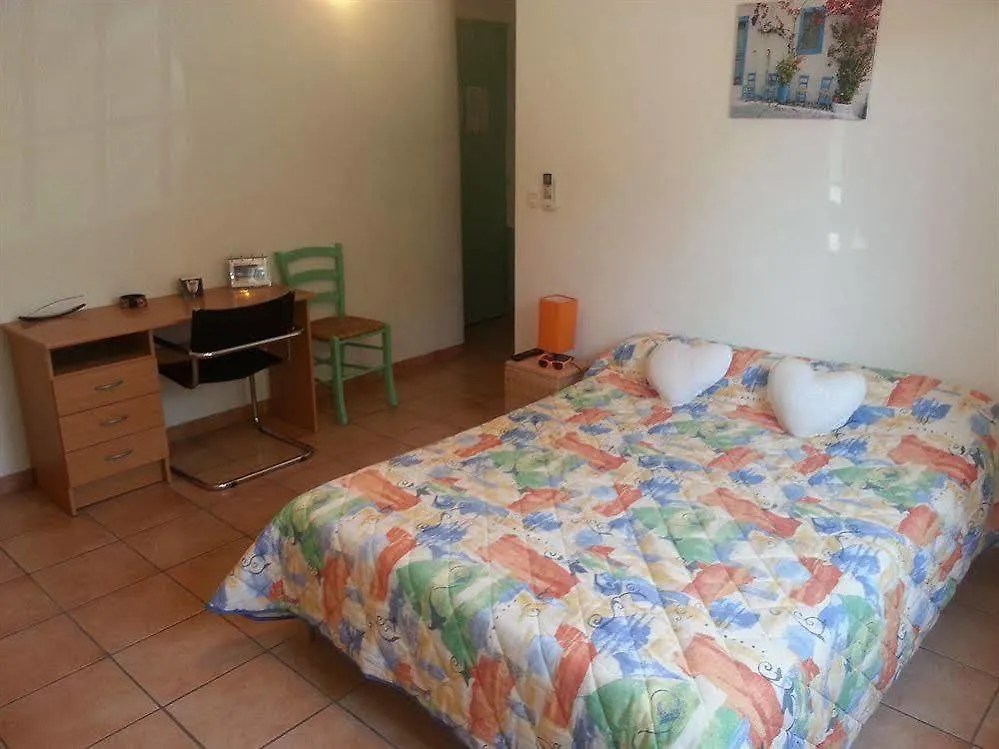 Hotel Restaurant Les 3 Chenes Frejus