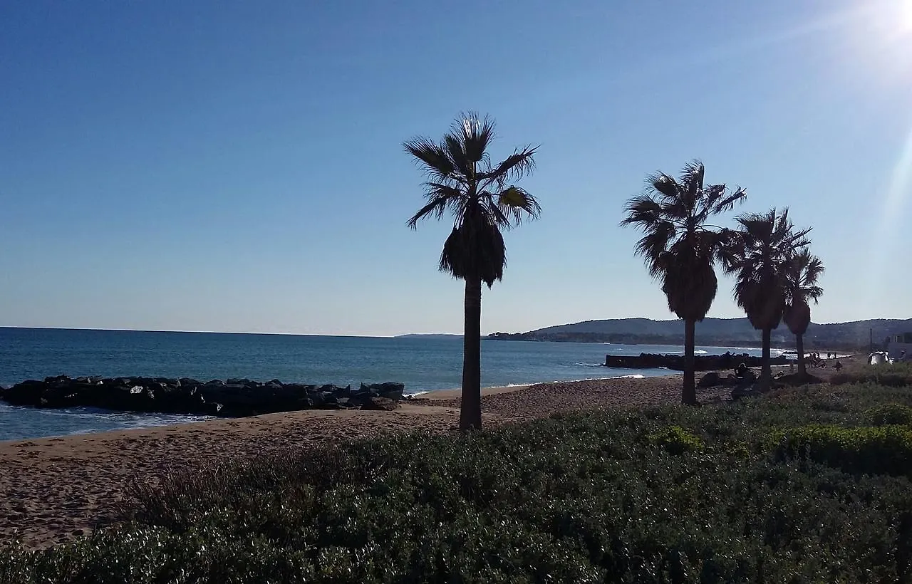 **  Hotel Restaurant Les 3 Chenes Frejus France