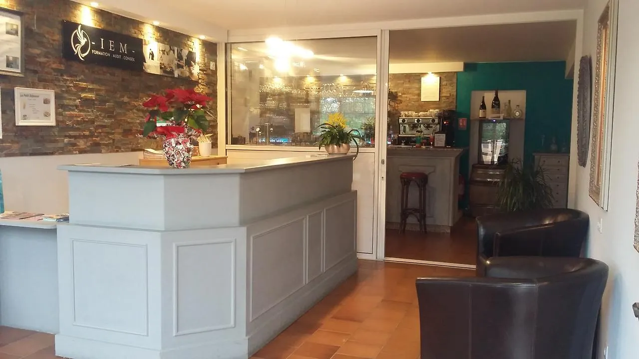 Hotel Restaurant Les 3 Chenes Frejus