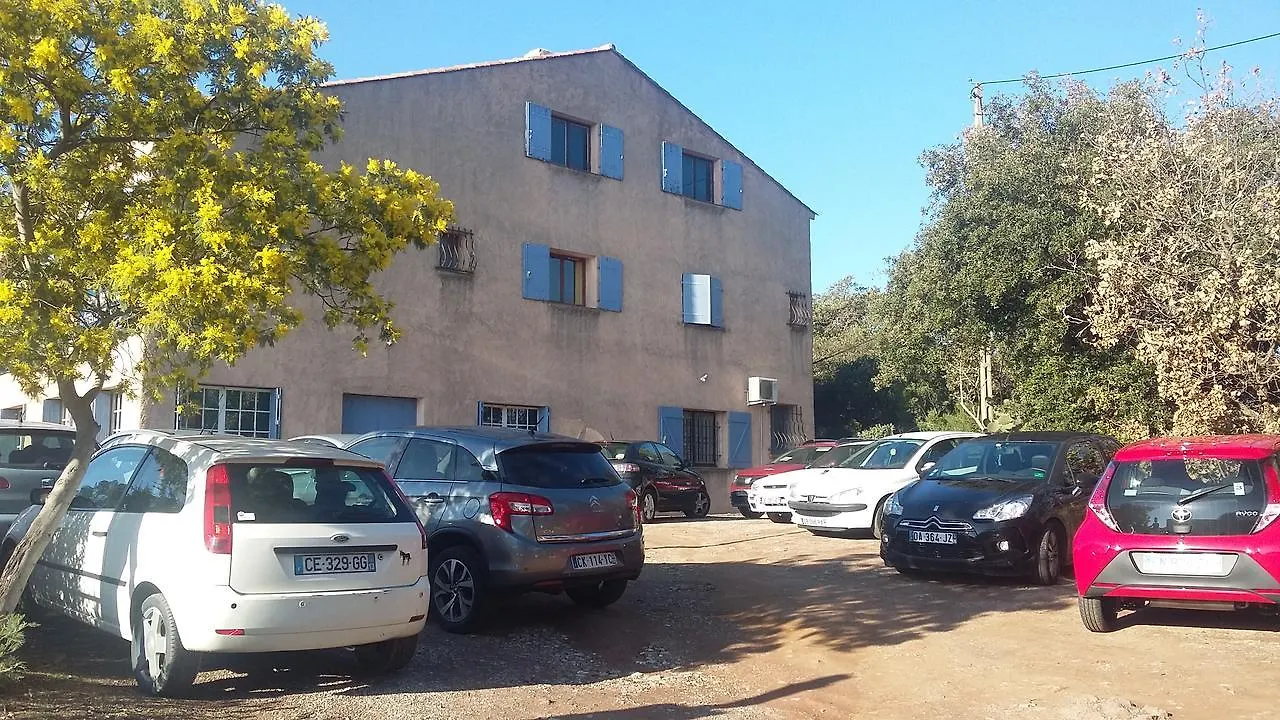 Hotel Restaurant Les 3 Chenes Frejus 2*,