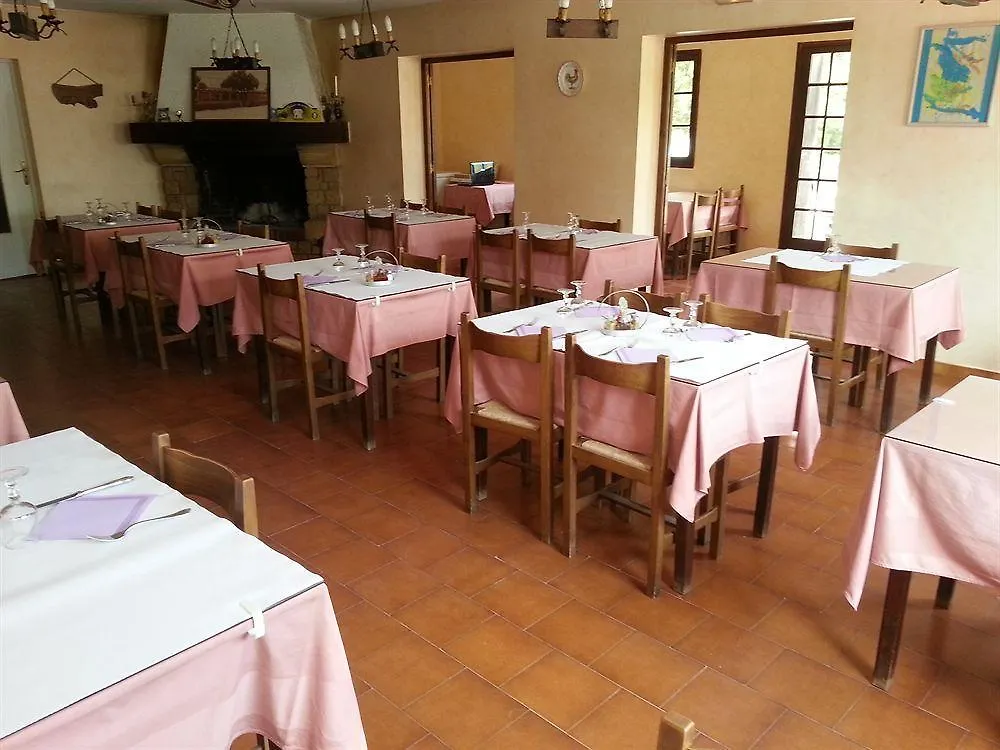 **  Hotel Restaurant Les 3 Chenes Fréjus Francja
